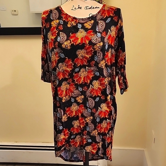 LuLaRoe Tops - Floral paisley tunic black LLR